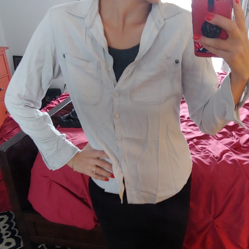 Button up and collar, casual, very comfortable
